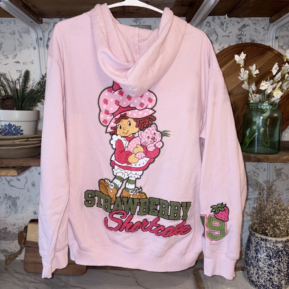 Cottagecore Women's L Embroidered Nostalgic Strawberry Shortcake Hood Sweatshirt